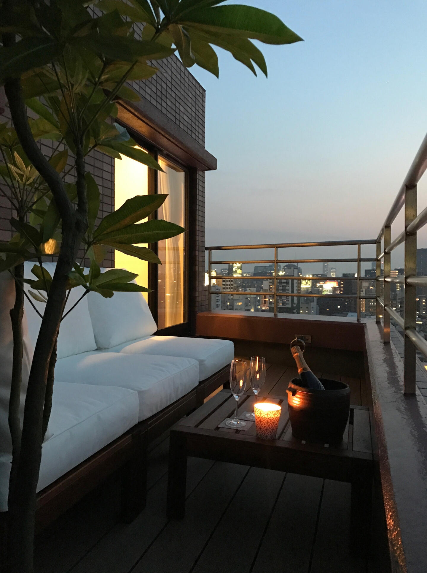 Luxury furnished apartment with Tokyo skyline views in Roppongi